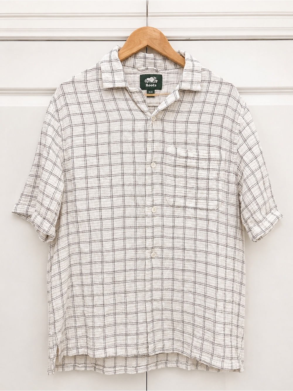 ROOTS 100% ORGANIC COTTON White and Gray Plaid Short-Sleeve Button-Down Shirt